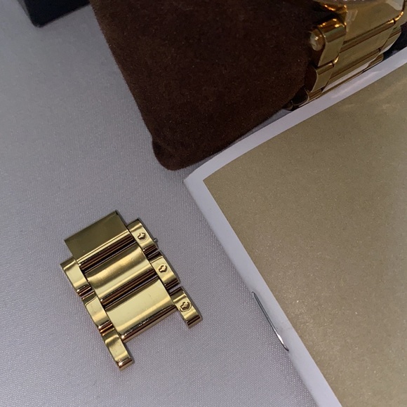 MICHAEL Michael Kors Watch - Picture 6 of 17